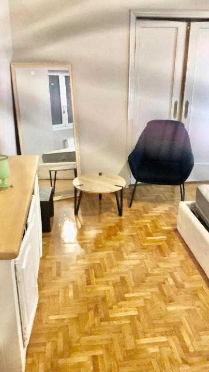 Economy Shared Apartment B In Central 아테네 외부 사진